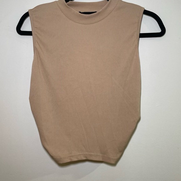 NWT Sleeveless Tan Crop Top With Side Ruching Size L - Picture 1 of 8